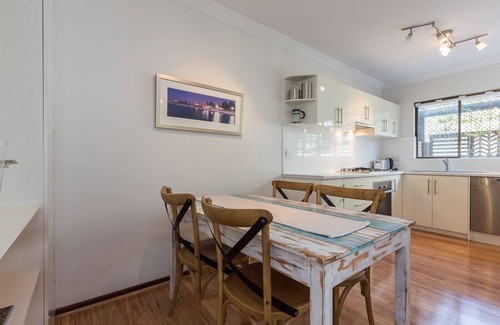 Cottesloe Apartment | Cottesloe Sea Salt Abode - Executive Escapes