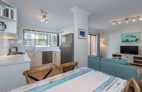 Cottesloe Apartment | Cottesloe Sea Salt Abode - Executive Escapes