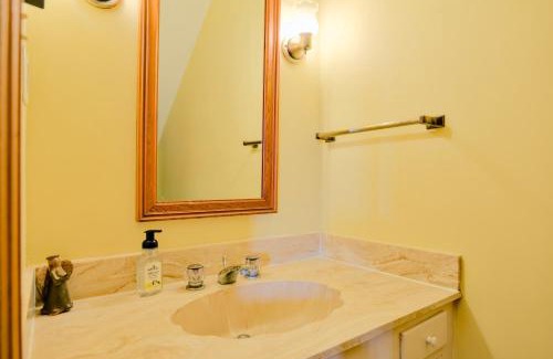 Natchez House | Cotton Alley, Charming 2 Bedroom Retreat in Historic Natchez