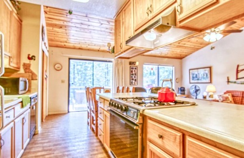 Groveland House | Cottonwood Cottage at Pine Mountain Lake