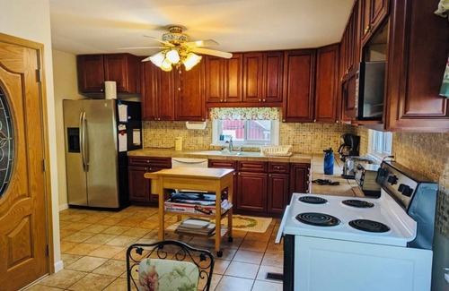 Scottsburg House | Cottonwood Cove Comfort Cottage