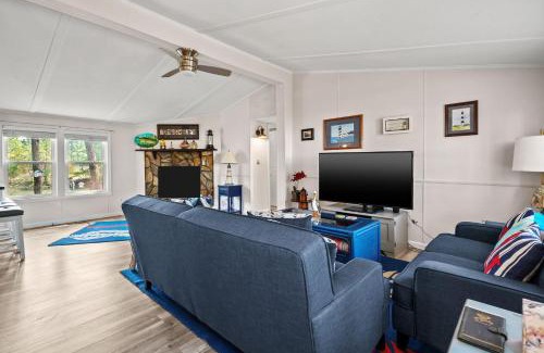 Birdsnest House | Counting Corks - Waterfront, Pet friendly, private dock!