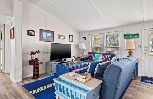 Birdsnest House | Counting Corks - Waterfront, Pet friendly, private dock!