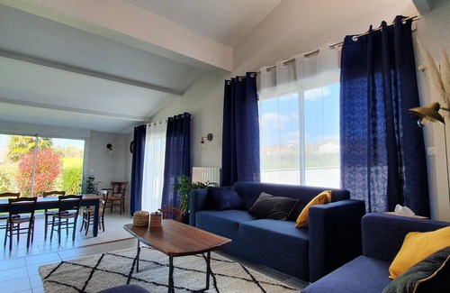 Guiche House | COUNTRY-BASQUE: House for 6 with 3 bathrooms and private services