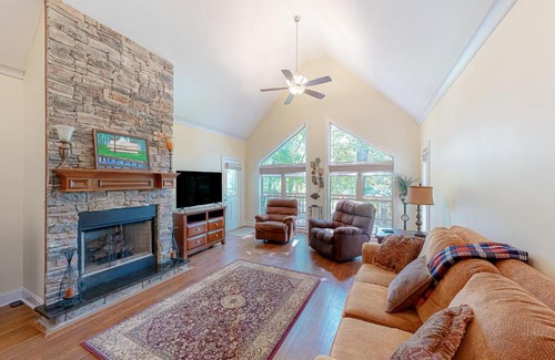 Hardwick House | Country Breeze