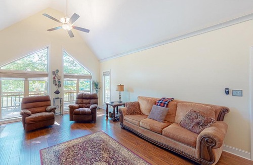 Hardwick House | Country Breeze