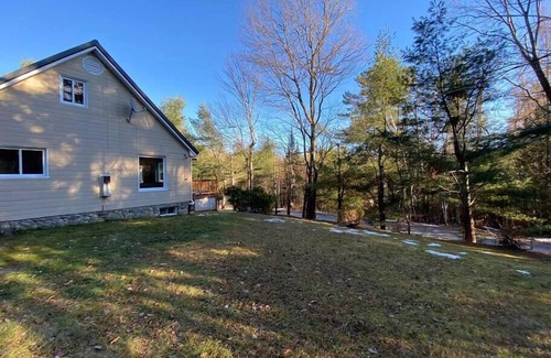 Chertsey House | Country Chalet with Lakefront