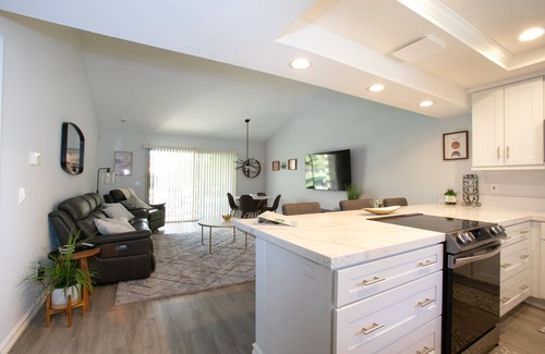 Palm Desert Condo | Country Club Condo - Close to pool + Golf Cart option