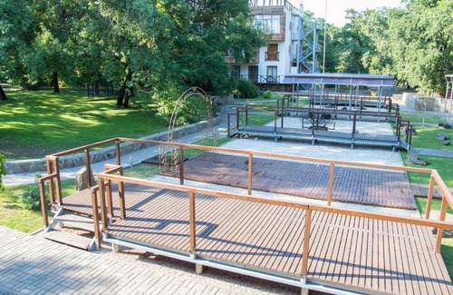 Vtoraya Pyatiletka Hotel | Country Club Neftyanik