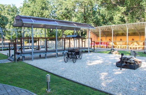 Vtoraya Pyatiletka Hotel | Country Club Neftyanik