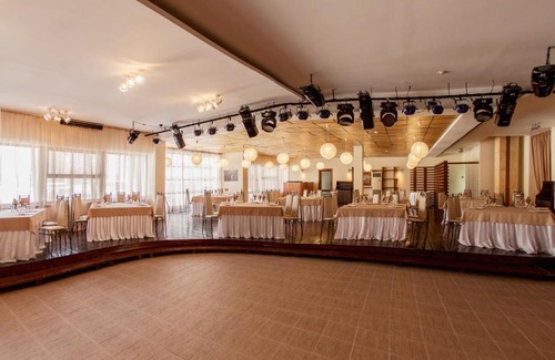 Vtoraya Pyatiletka Hotel | Country Club Neftyanik