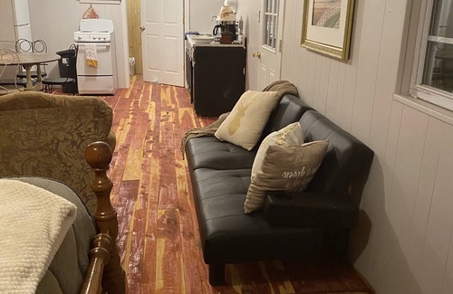 Edmonton Cottage | Country Cottage on the farm, peaceful, stars and fireflies! Sleeps 4!