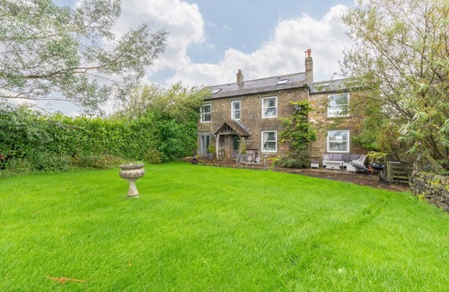 Otley House | Country Farmhouse, Sleeps 13 & New 8seater Hot Tub