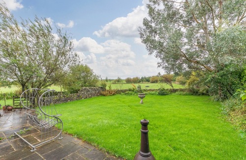 Otley House | Country Farmhouse, Sleeps 13 & New 8seater Hot Tub