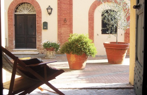 Siena Apartment | Country Farmhouse with Magnificient Gardens near Siena, Tuscany