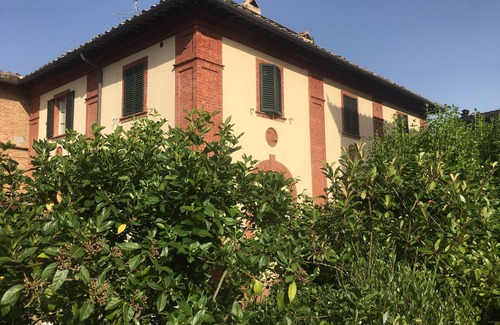 Siena Apartment | Country Farmhouse with Magnificient Gardens near Siena, Tuscany