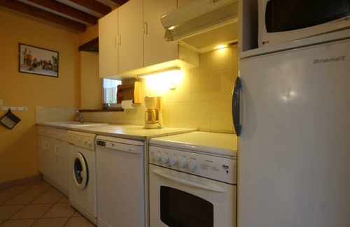 Saint-Jean-de-Savigny Cottage | Country house with fireplace and private garden