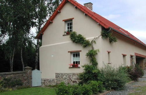 Saint-Jean-de-Savigny Cottage | Country house with fireplace and private garden