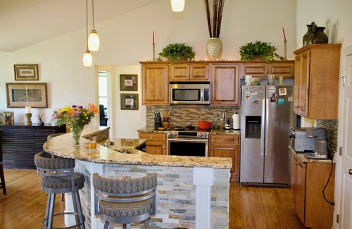 Mertztown House | Country Home Hot tub, Sauna, Pool table. 10 minutes from Bear Creek Ski Resort