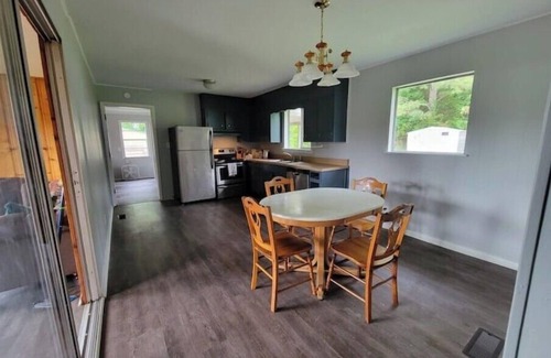 Laceys Spring House | Country Home near City, 3 bedroom, sleeps up to 10