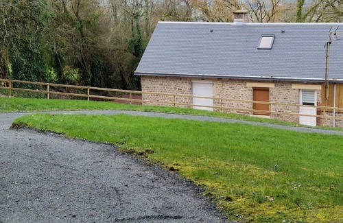 Saint-Pierre-Tarentaine House | Country house for fourteen people, lovely country setting