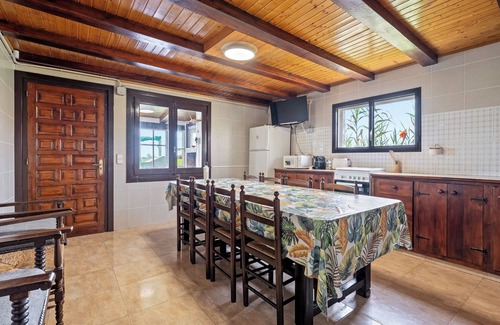 Deltebre House | Country House 'Benjamin' with Lake View, Private Pool and Wi-Fi