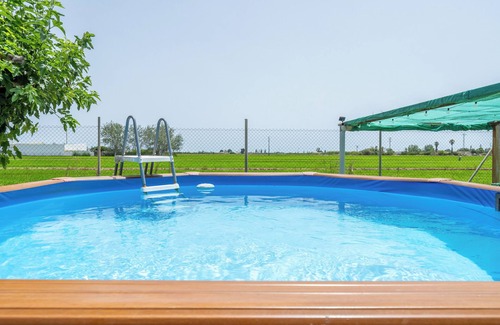 Deltebre House | Country House 'Benjamin' with Lake View, Private Pool and Wi-Fi