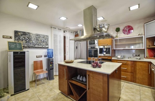 Ariany Villa | Country House 'Canova' with Mountain View, Wi-Fi and Air Conditioning