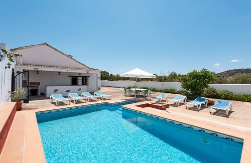 Archidona House | Country House 'Cortijo De La Vía' with Mountain View, Private Pool and Wi-Fi