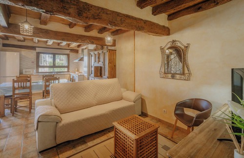 Miranda de Ebro House | Country House 'El Campanario' with Mountain View, Private Terrace and Private Garden