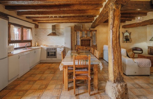 Miranda de Ebro House | Country House 'El Campanario' with Mountain View, Private Terrace and Private Garden