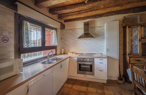 Miranda de Ebro House | Country House 'El Campanario' with Mountain View, Private Terrace and Private Garden