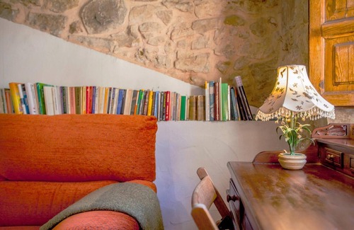 La Cuevarruz House | Country House 'El Rincón De Los Frailes' with Mountain View, Private Terrace and Wi-Fi