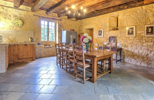 Domme Villa | Country House 'La Bourgeoisie' with Private Pool, Private Terrace and Wi-Fi