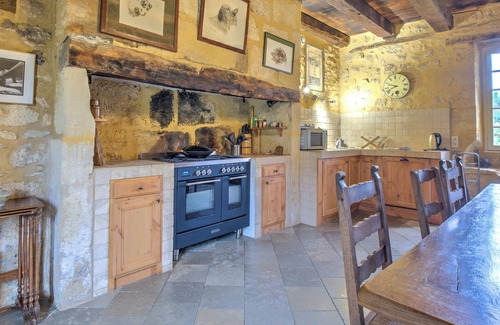 Domme Villa | Country House 'La Bourgeoisie' with Private Pool, Private Terrace and Wi-Fi