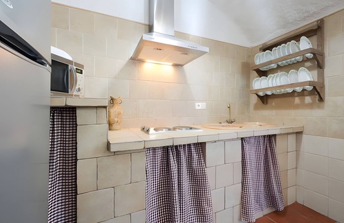 Benalua de Guadix House | Country House 'La Chumbera' with Mountain View, Wi-Fi and Air Conditioning