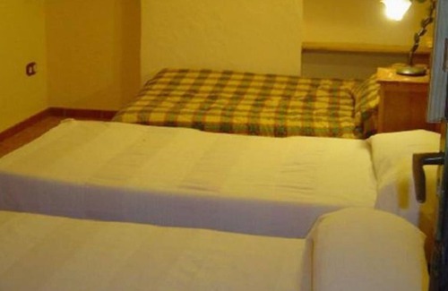 Villena House | Country House 'Miramontes' with Mountain View, Private Terrace and Air Conditioning