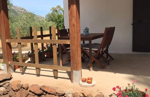 Galtelli House | Country house nestled in the Mediterranean bush