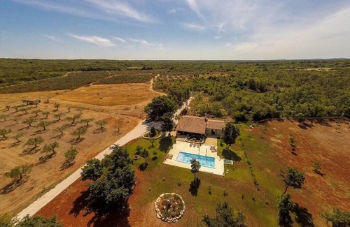 Bale Cottage | Country house with pool in fantastic location