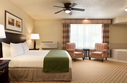 Chanhassen Hotel | Country Inn & Suites by Radisson, Chanhassen, MN