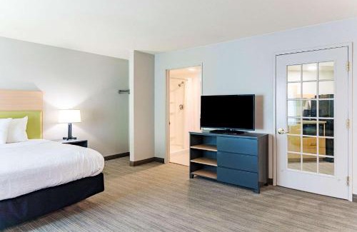 Appleton Hotel | Country Inn & Suites by Radisson, Appleton Airport - Fox River Mall Area