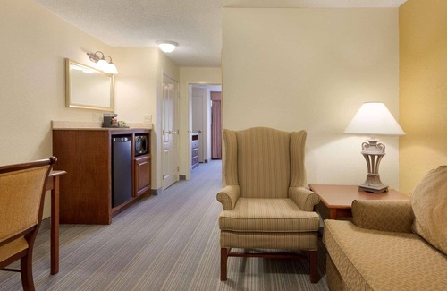 Norman Hotel | Country Inn & Suites by Radisson, Norman near University