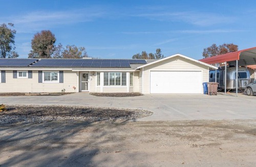 Hanford House | Country Living Retreat