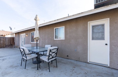 Hanford House | Country Living Retreat |Major cities
