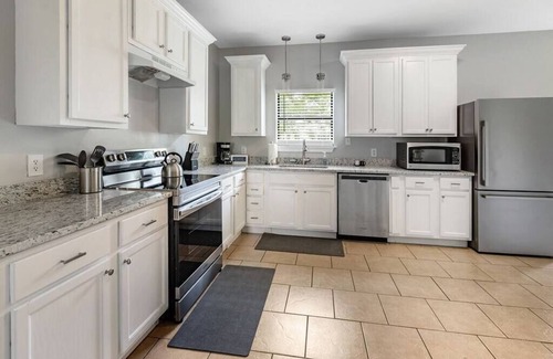 Grand Bay House | Country Living with Fishing Lake and Bright Stars!