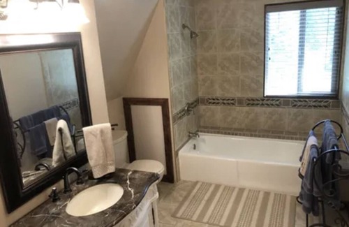 Hayden Cabin | Country lodge 15 min. from all your needs!