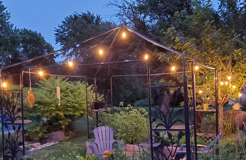 South Glengarry House | Country Manor....a cozy zen oasis with large studio!