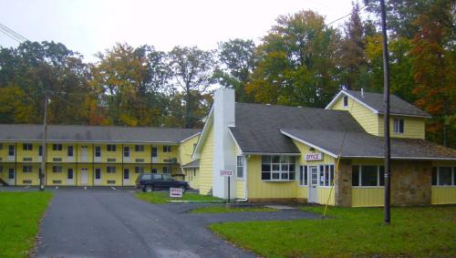 White Haven Hotel | Country Place Inn and Suites White Haven