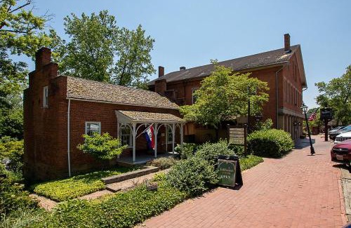 Coshocton Hotel | Country Squire inn and suites