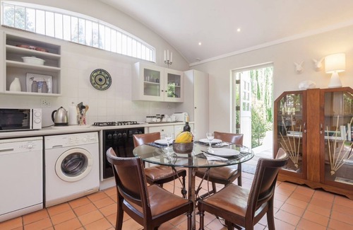 Greater Johannesburg Metropolitan Area Cottage | Country-style city living